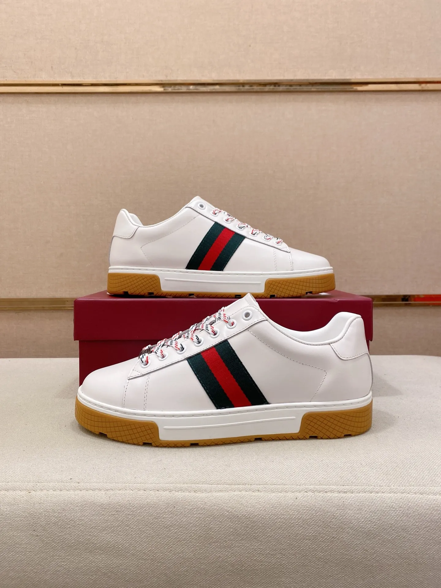 Factory price 442💰New GUCCI (Gucci) counters are available simultaneously, new men's shoes, 😘fabrics are selected imported cowhide, lining: sheepskin lining. 👍🏿 High-end ☄️ air-cushion molded anti-slip rubber outsole, exquisite lines, simple and elegant, comfortable and high-end for leisure travel. Code number: 39 to 44 (45 can be customized and cannot be returned or exchanged)